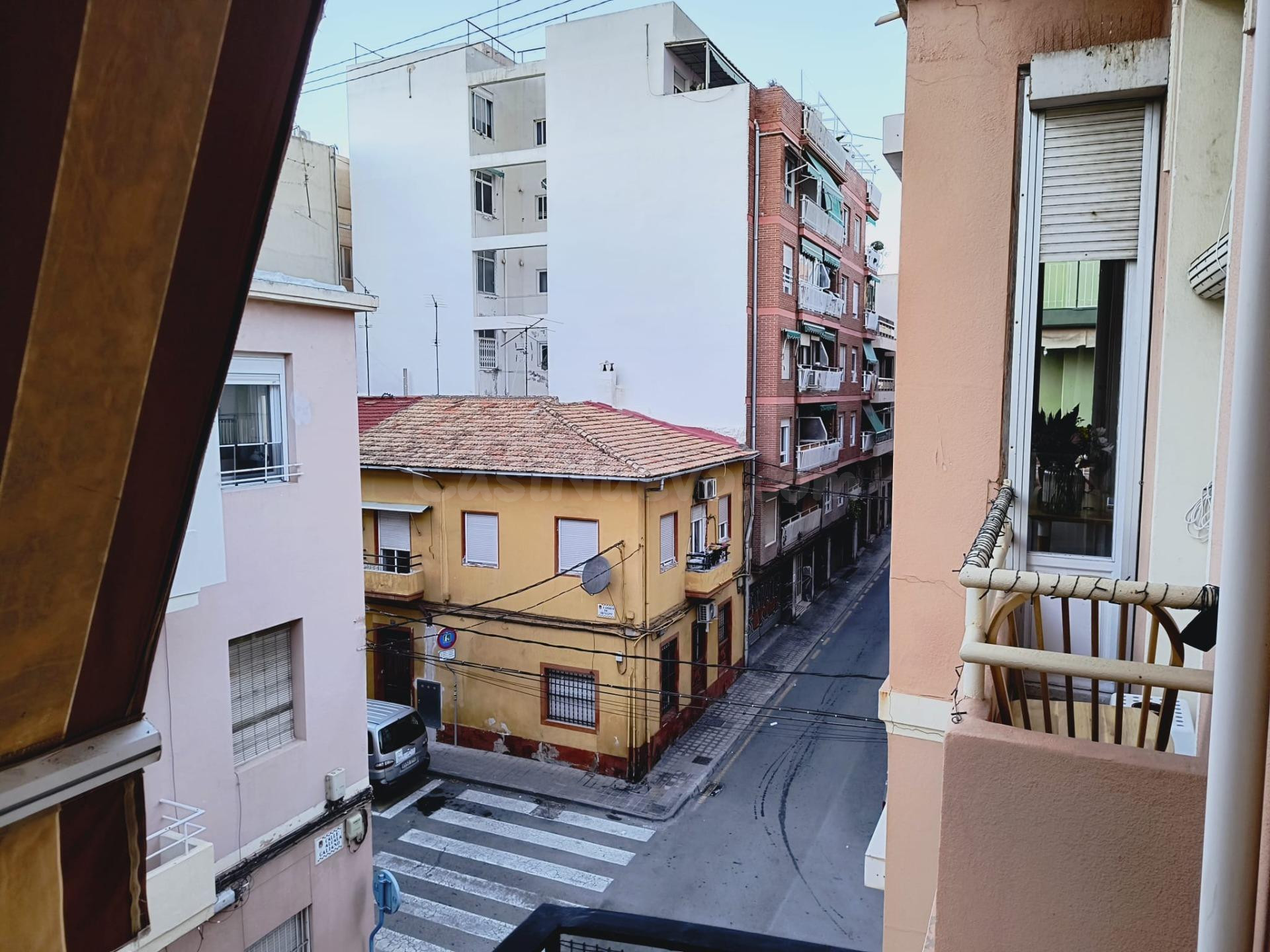 VENTA DE VIVIENDA DE 3 DORMITORIOSZONA CAROLINAS BAJAS