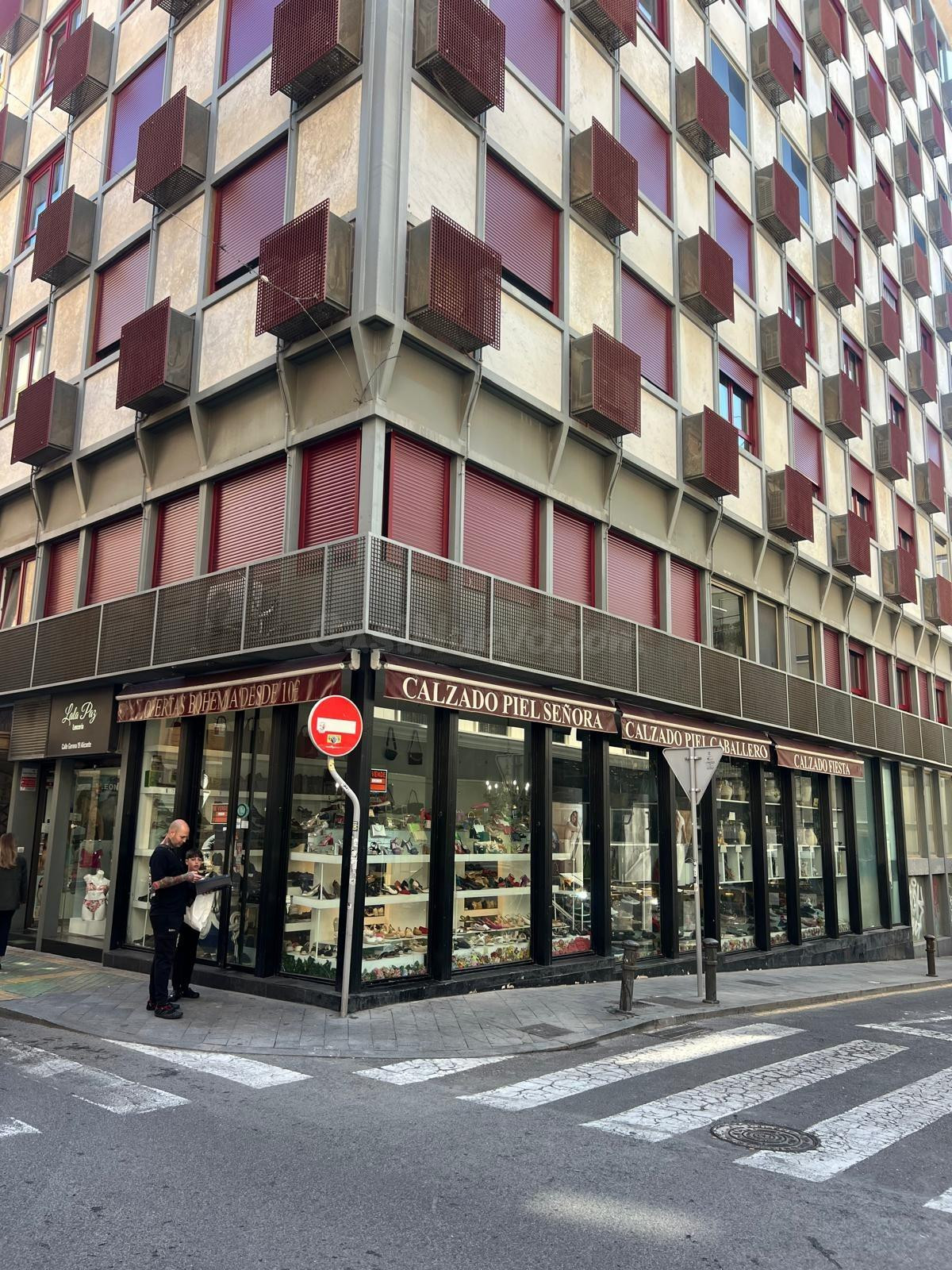 VENTA DE EXCELENTE LOCAL COMERCIAL DE 281 METROS CUADRADOS EN PLENO CENTRO DE ALICANTE