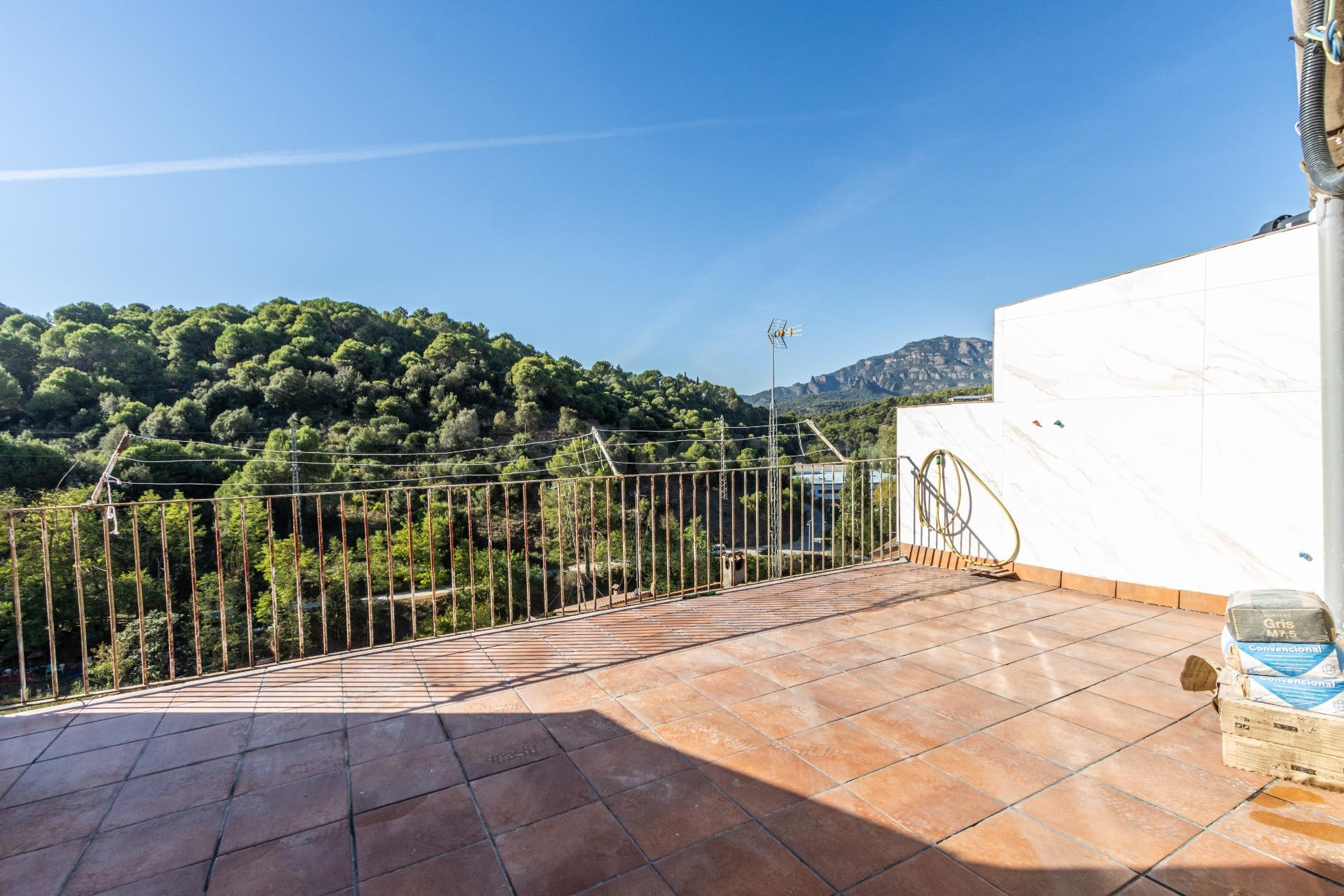 CASA REFORMADA AL CENTRE DEL POBLE AMB TERRASSA