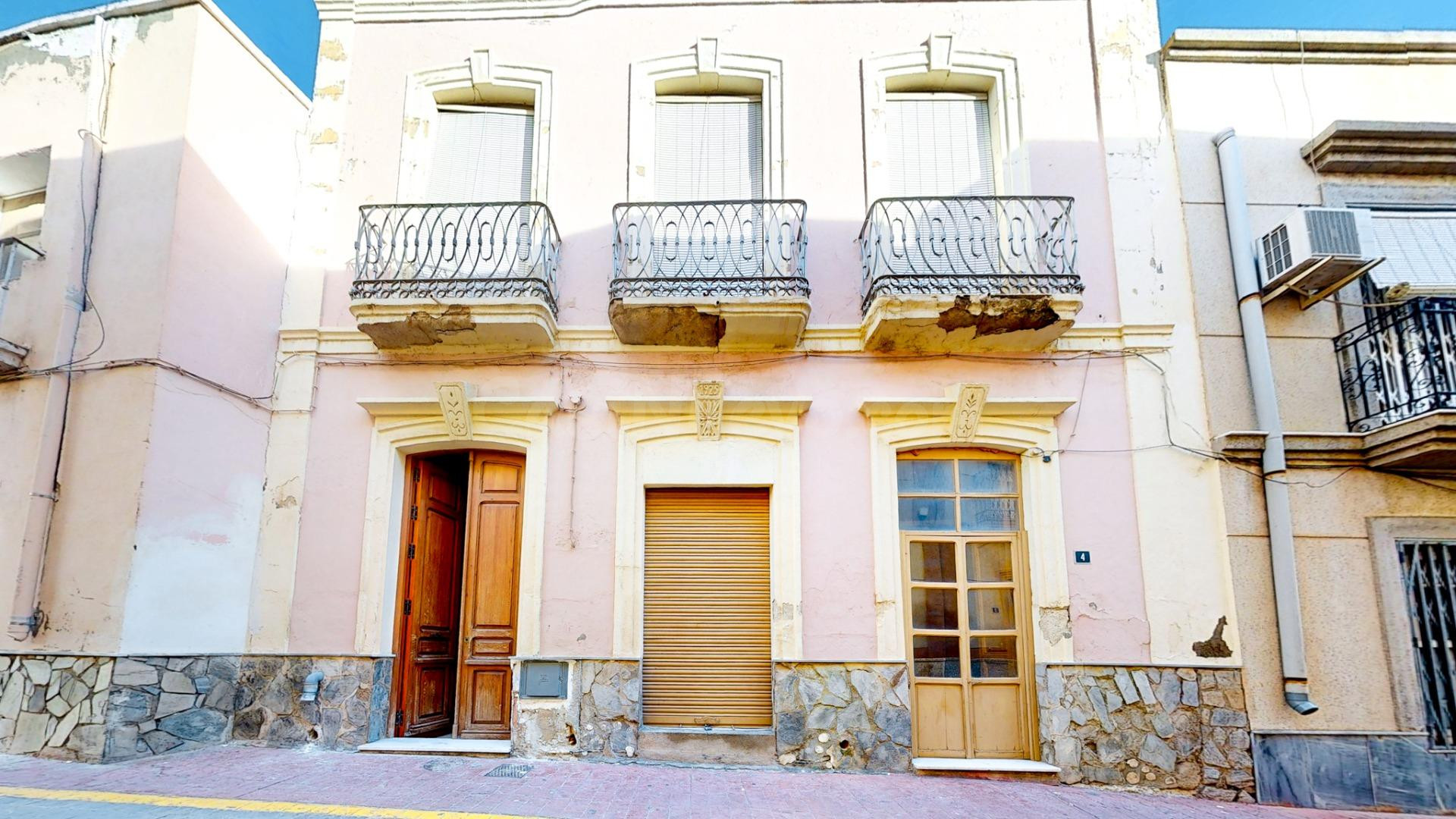 Amplia Casa en el Corazón de Pechina con Azotea y Excelente  - foto 5