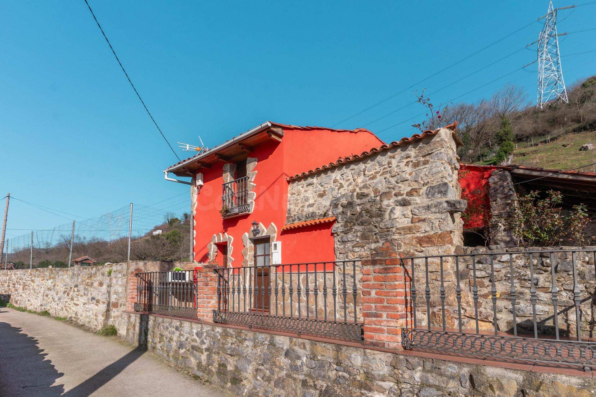 Joya Rural en Corneyana: Casa con Finca Edificable y Gran Potencia