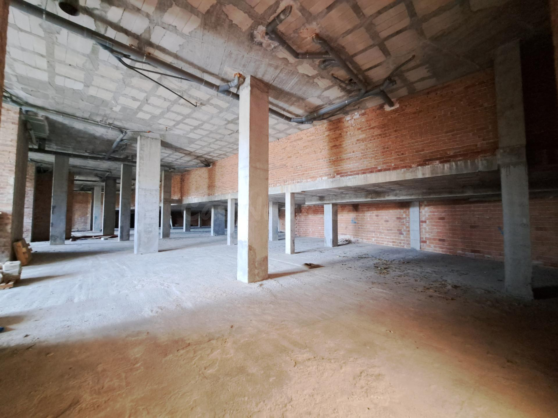 LOCAL EN VENTA EN ALZIRA. TAMBIEN EN ALQUILER. HASTA 50 METROS DE FACHADA