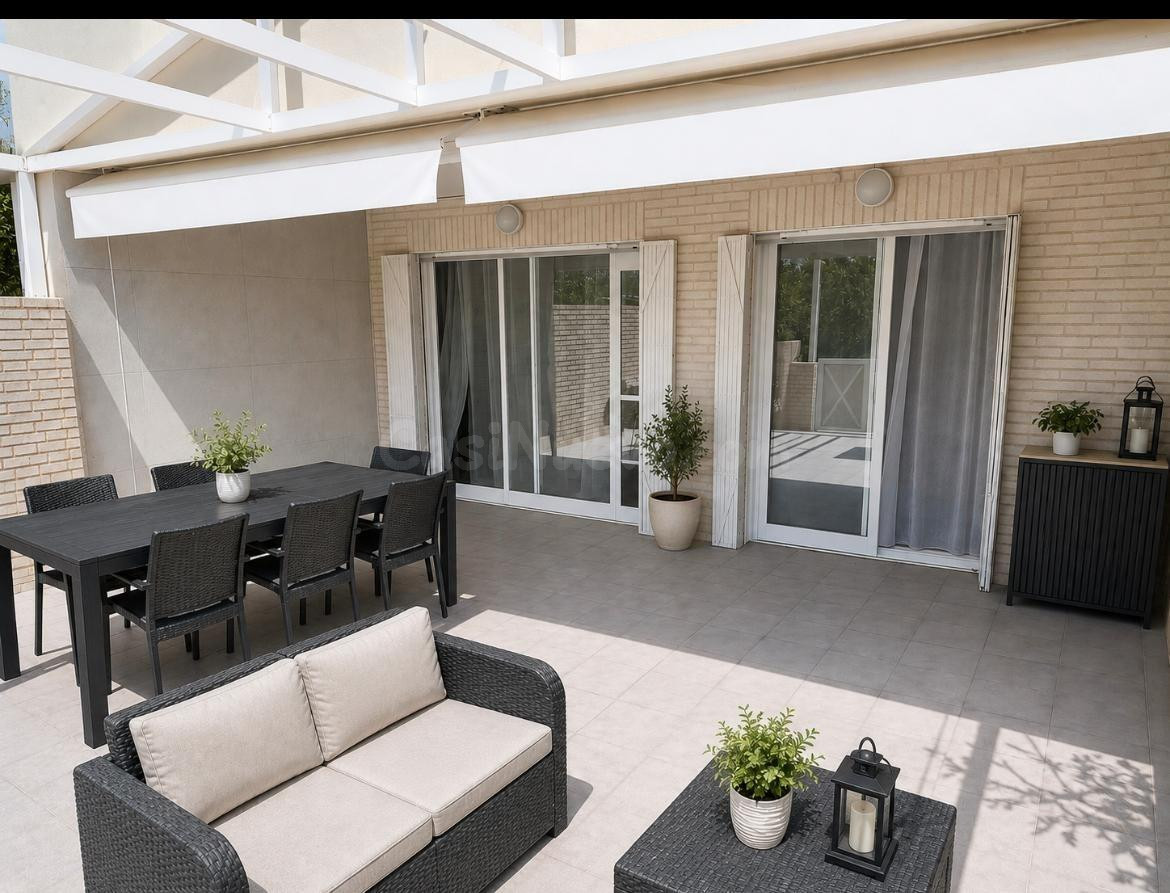 ALQUILER DE ESTUPENDA VIVIENDA CON GRAN TERRAZA Y VISTAS AL MAR