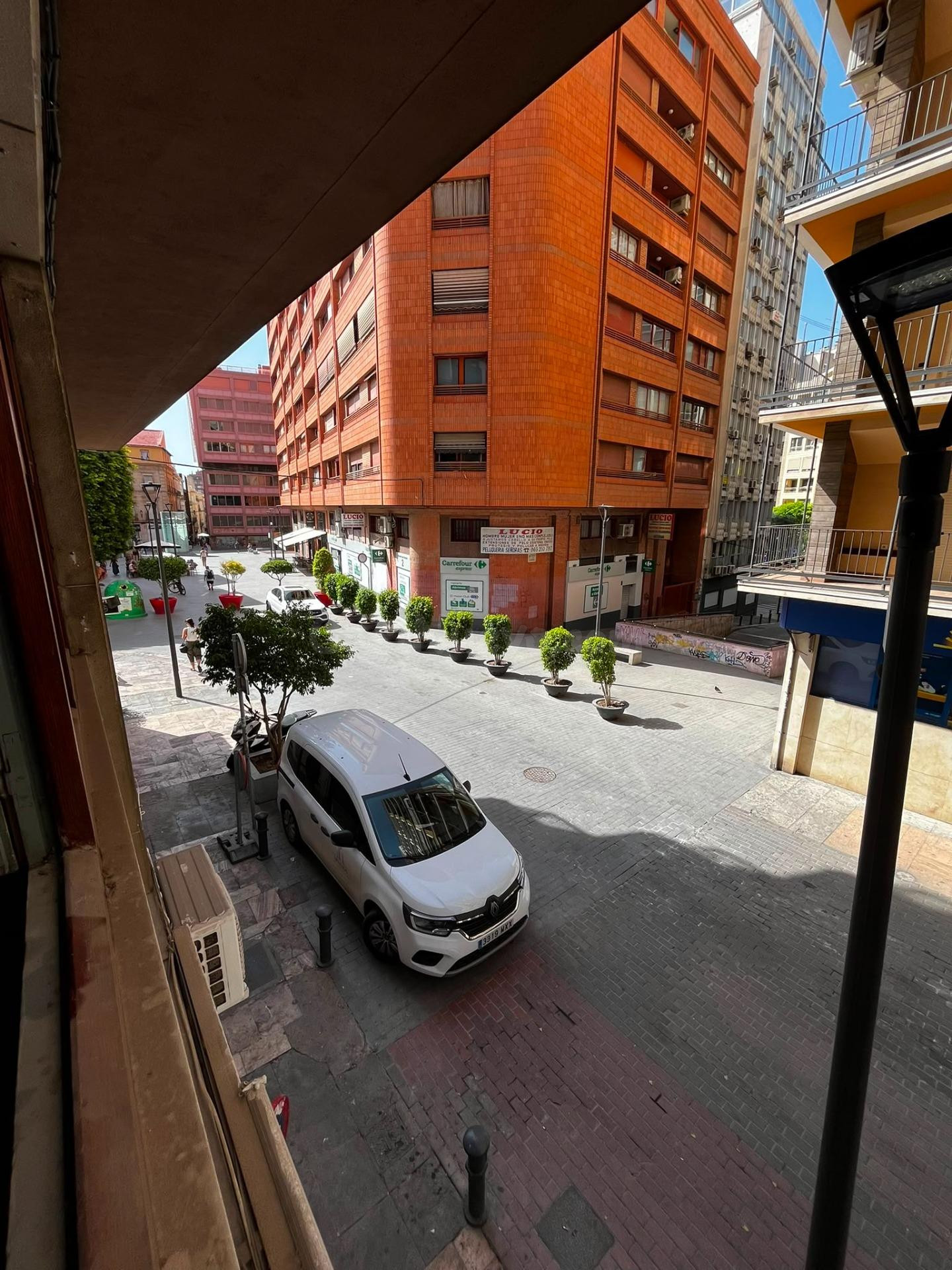Oficina en zona mercado- Oportunidad !!
