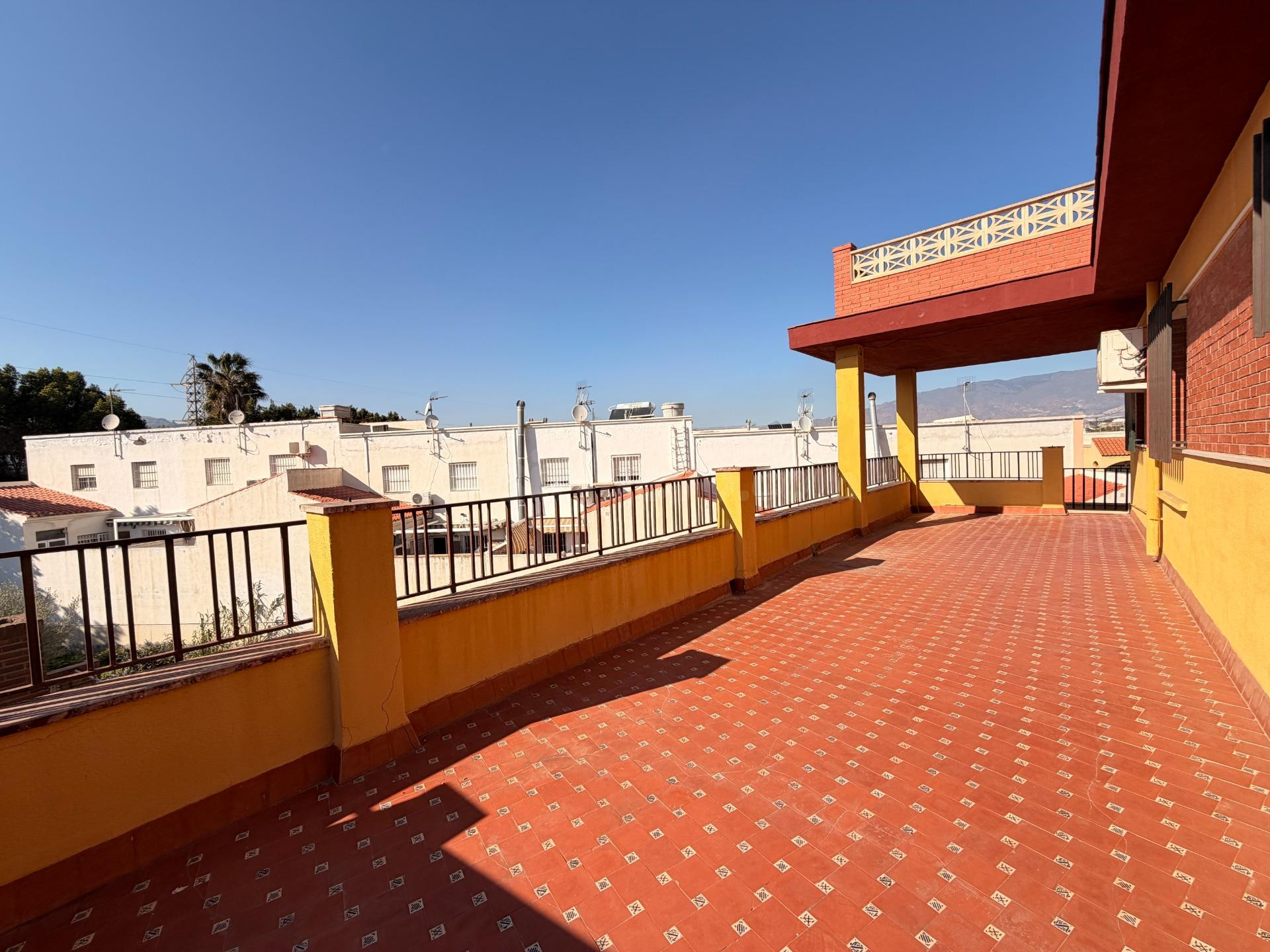 Espectacular casa con parcela en Huércal de Almería