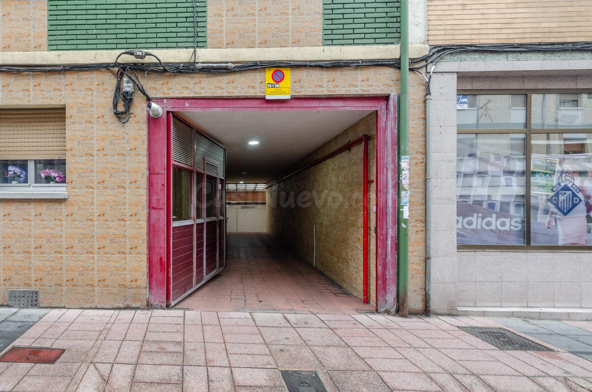 OPORTUNIDAD UNICA DE ADQUIRIR COCHERA GRANDE CERRADA EN MIERES