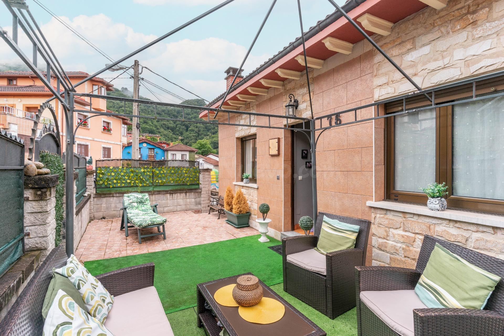 Casa reformada con terraza y barbacoa lista para entrar a vivir