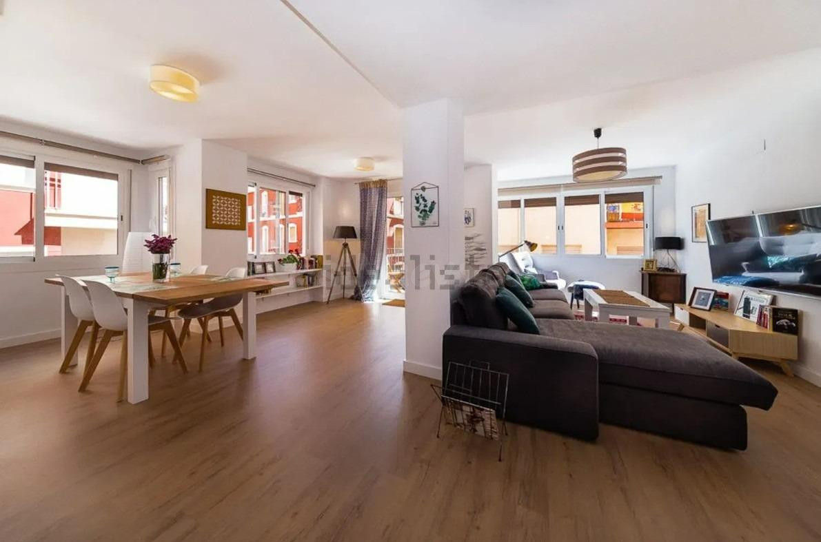 ALQUILER DE EXCELENTE Y AMPLIA VIVIENDA REFORMADA ZONA CENTRO DE ALICANTE