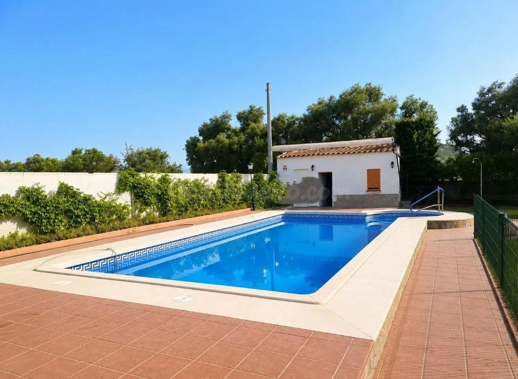 ALQUILER DE ESTUPENDO CHALET INDEPENDIENTE ZONA ALBUFERETA CON PARCELA DE 1500M2