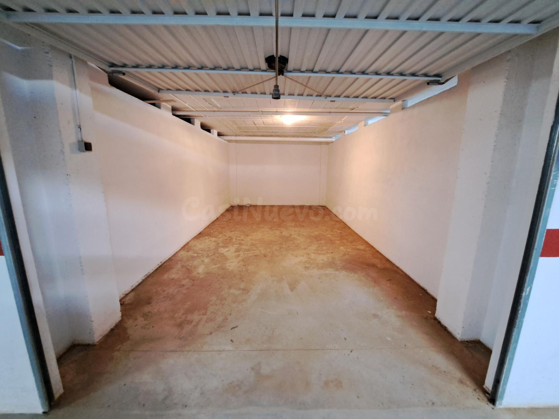 CABINA CERRADA EN VENTA. GARAJE COMUNITARIO