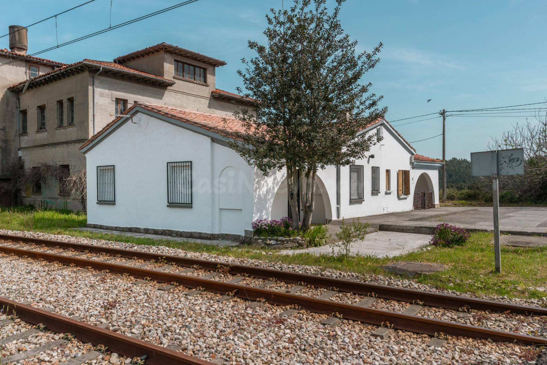 VENTA CASA ADOSADA EN CUDILLERO