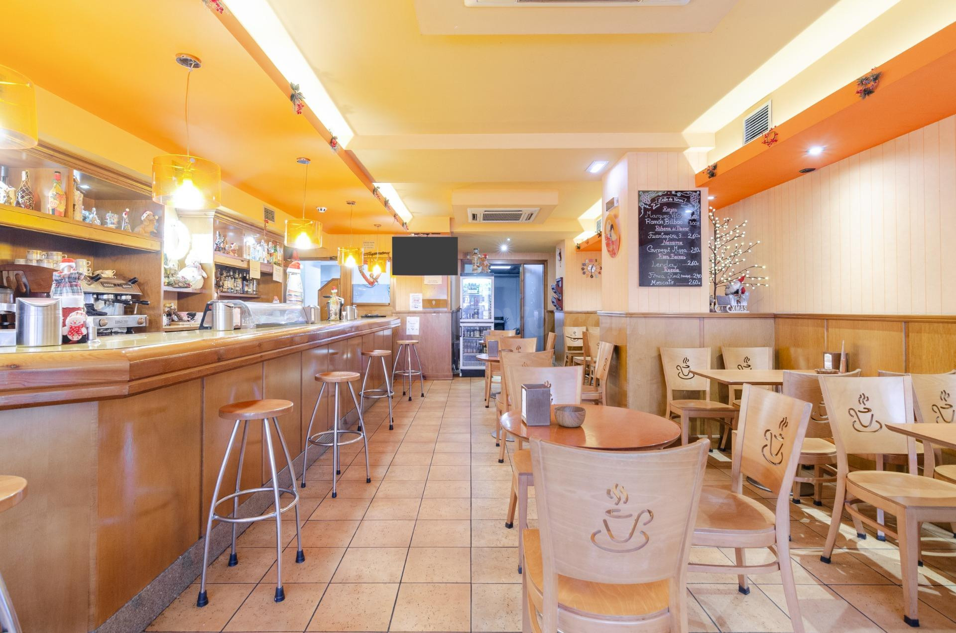 CAFETERIA EN EL BARRIO DE LA ARENA + OPCION CAMBIO DE USO