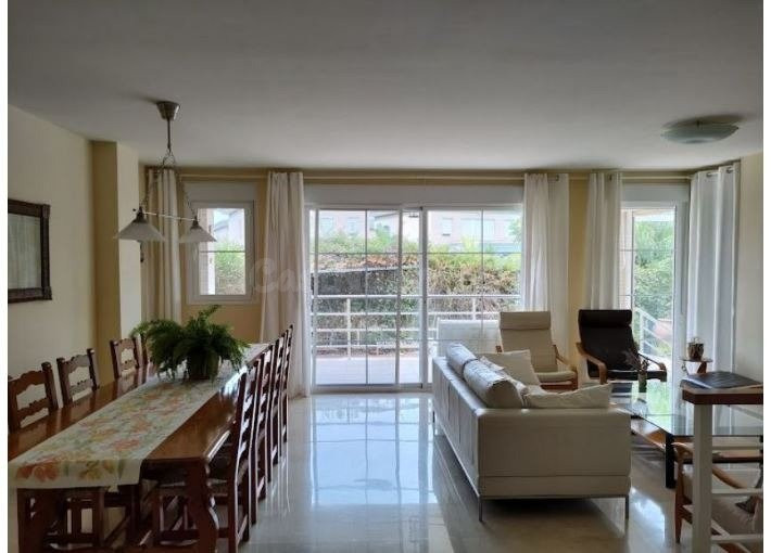 ALQUILER EXCELENTE CHALET ADOSADO ZONA ALMAJADA-RAVEL MUTXAMEL