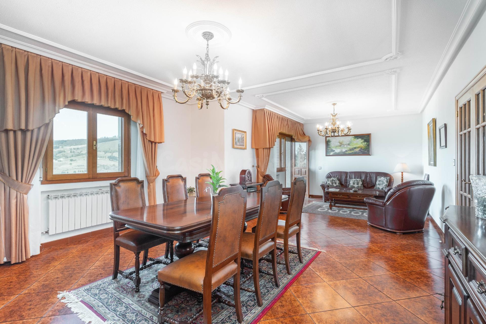 ¡Por fin disponible y con nuevo precio! Gran casería en Rañeces con dos casas, varias naves y más de 11 hectáreas (111.000 m2)