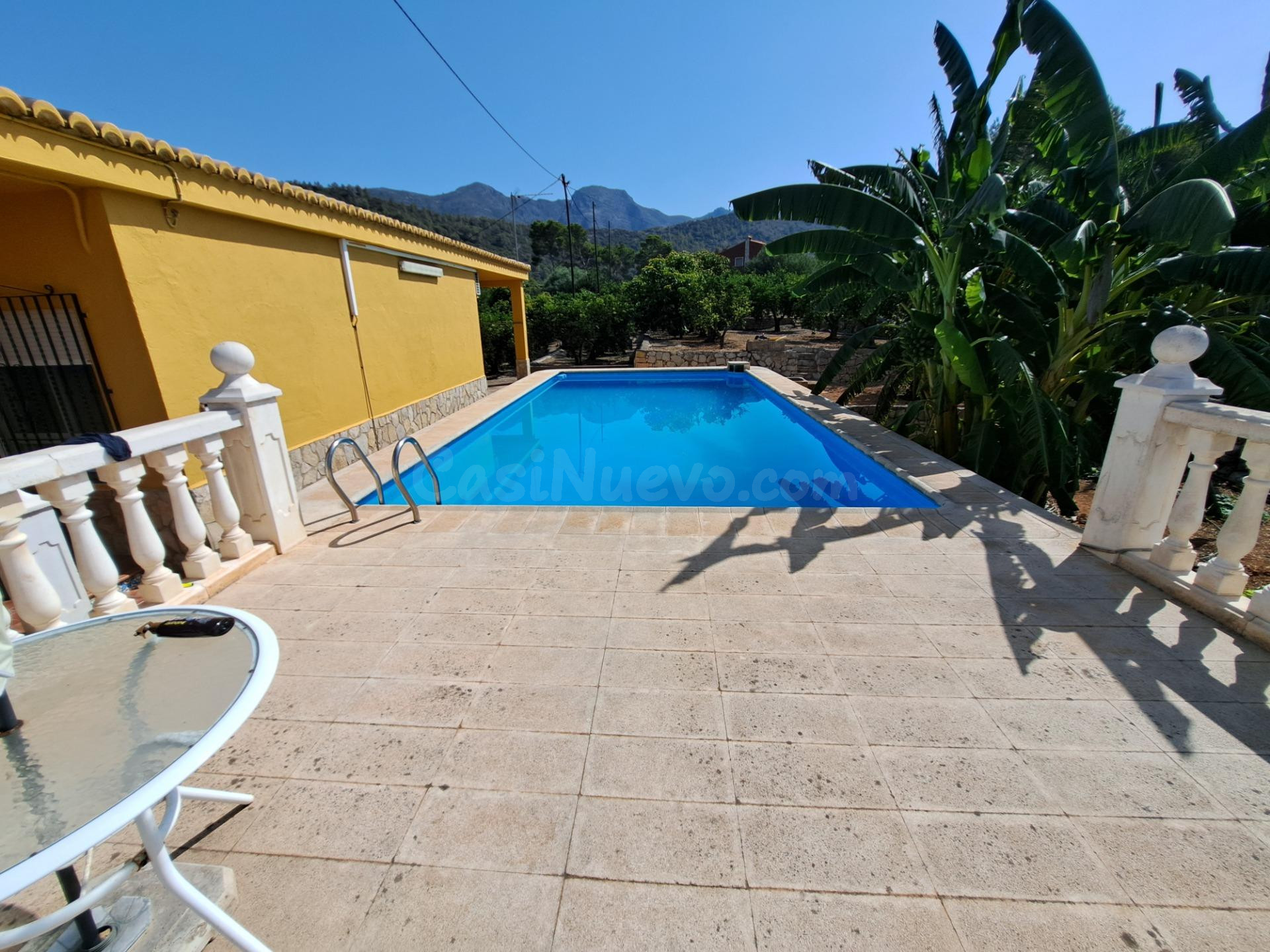Se vende chalet con impresionantes vistas y una hectárea de terreno en la Barraca de Aigues Vives