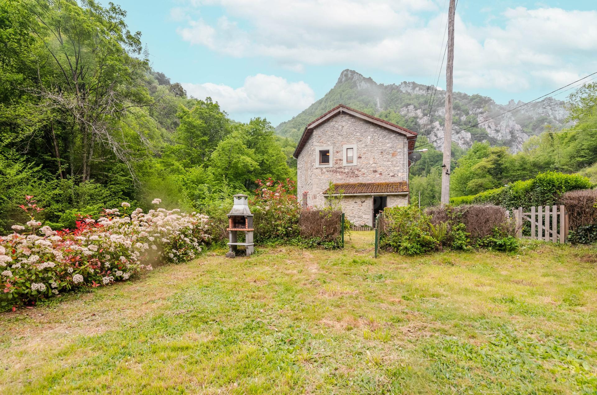 CASA DE PIEDRA EN SOMIEDO COMPLETAMENTE REFORMADA