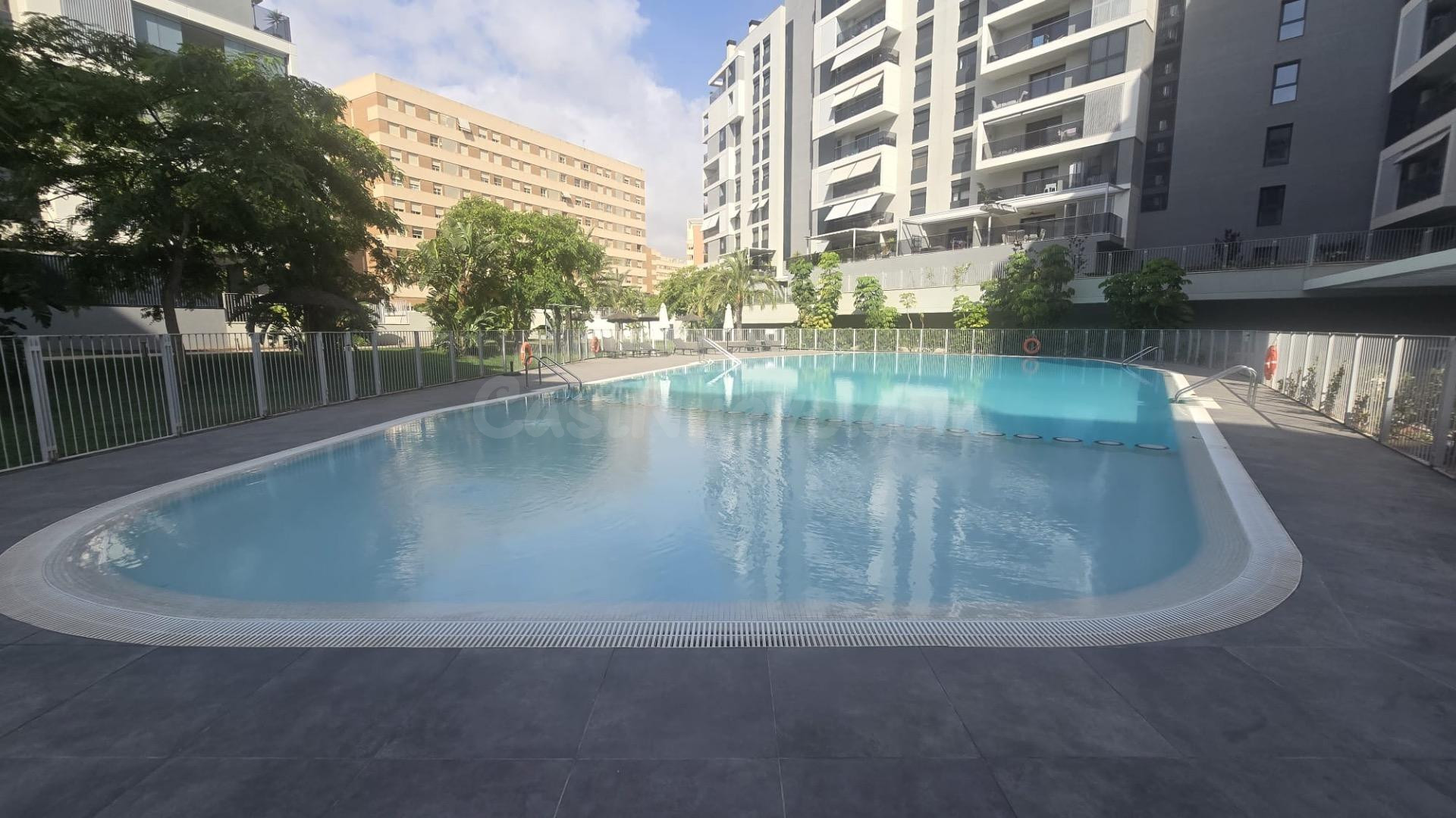 Exclusiva vivienda en PAU 1 – Alicante | Urbanización de 2021 con piscina, gimnasio y parking