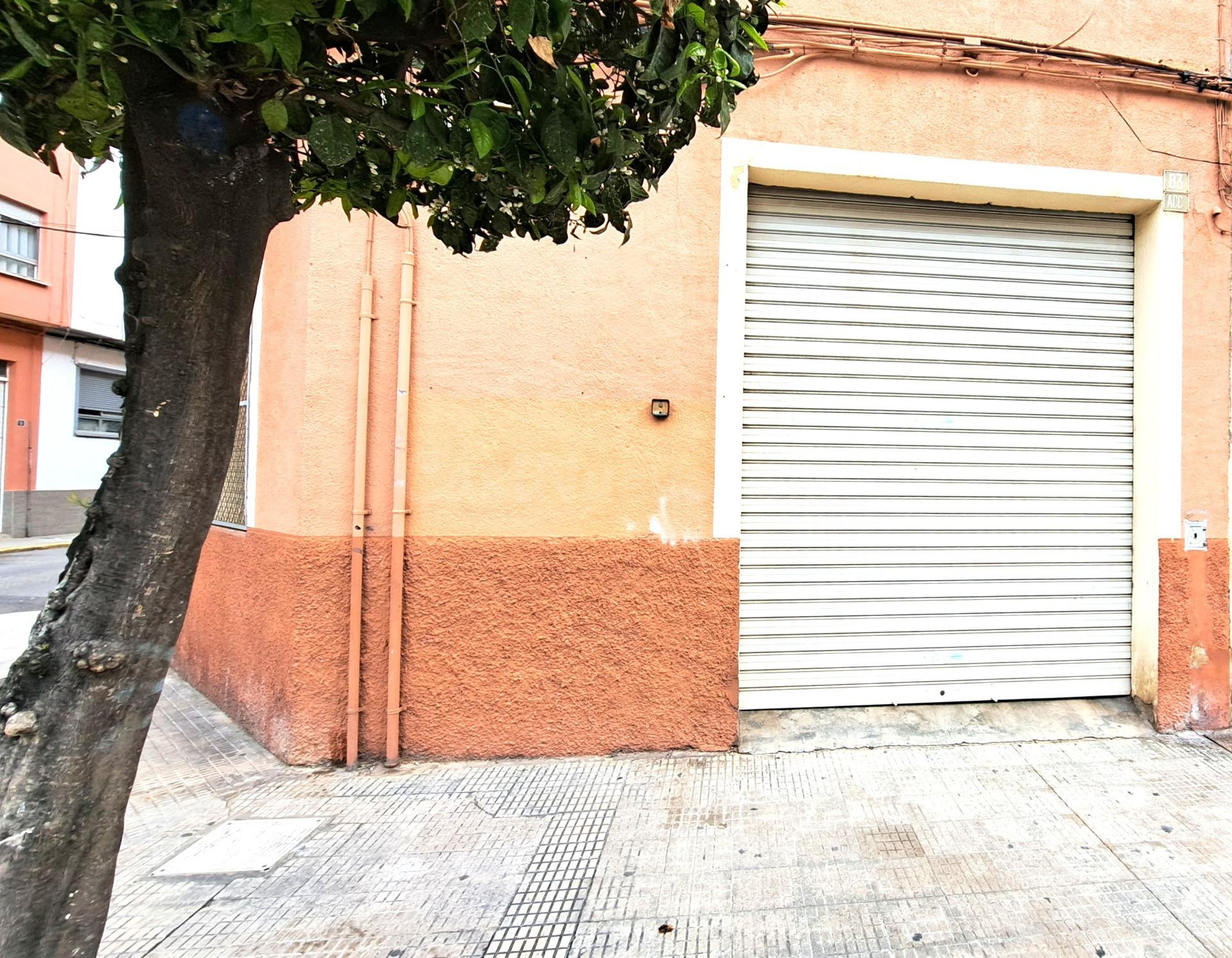 Local comercial en Zona avenidas de Carcaixent