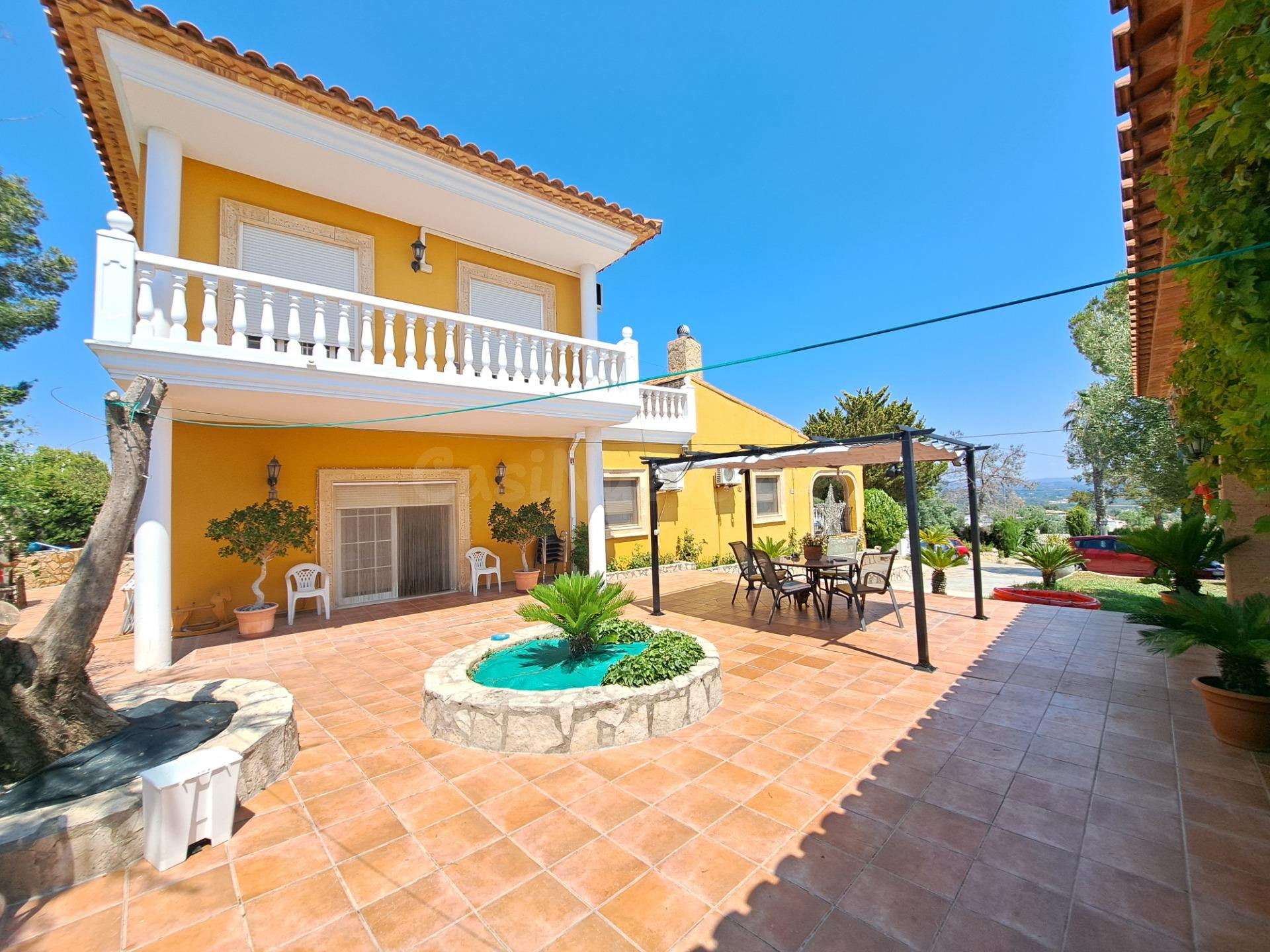 EXCLUSIVO CHALET EN VENTA EN URBANIZACION (ALBERIC) - foto 2