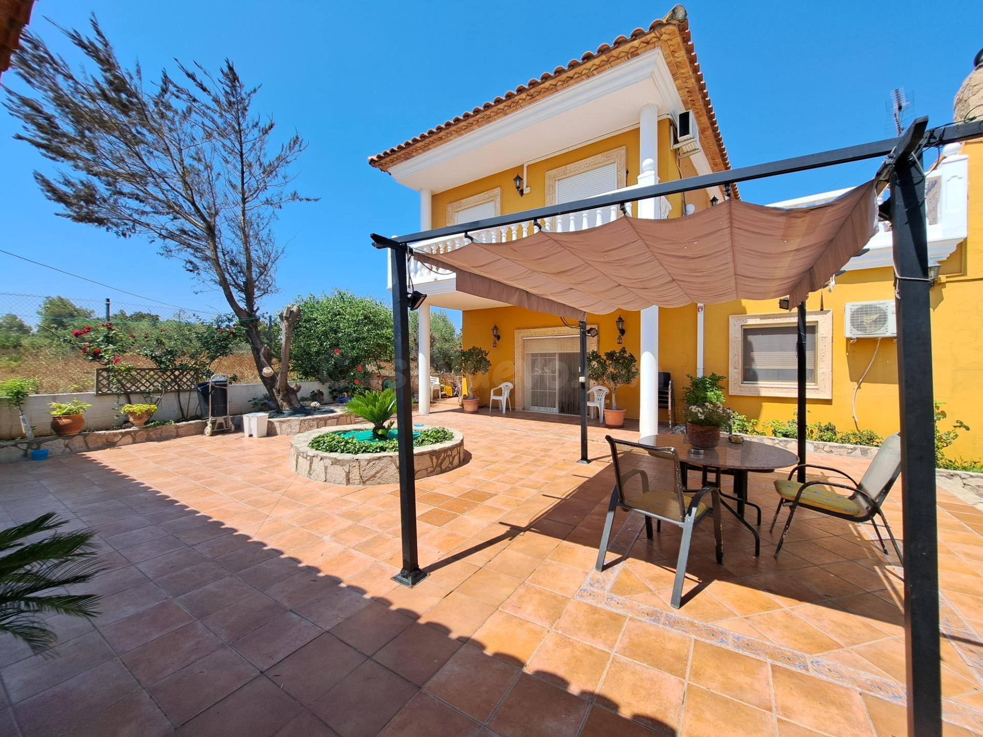 EXCLUSIVO CHALET EN VENTA EN URBANIZACION (ALBERIC) - foto 3