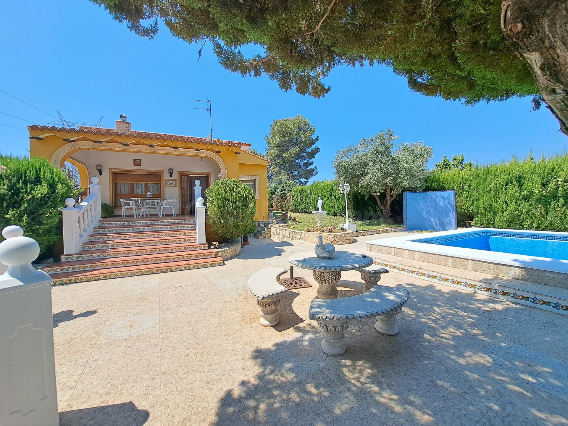 EXCLUSIVO CHALET EN VENTA EN URBANIZACION (ALBERIC) - foto 4