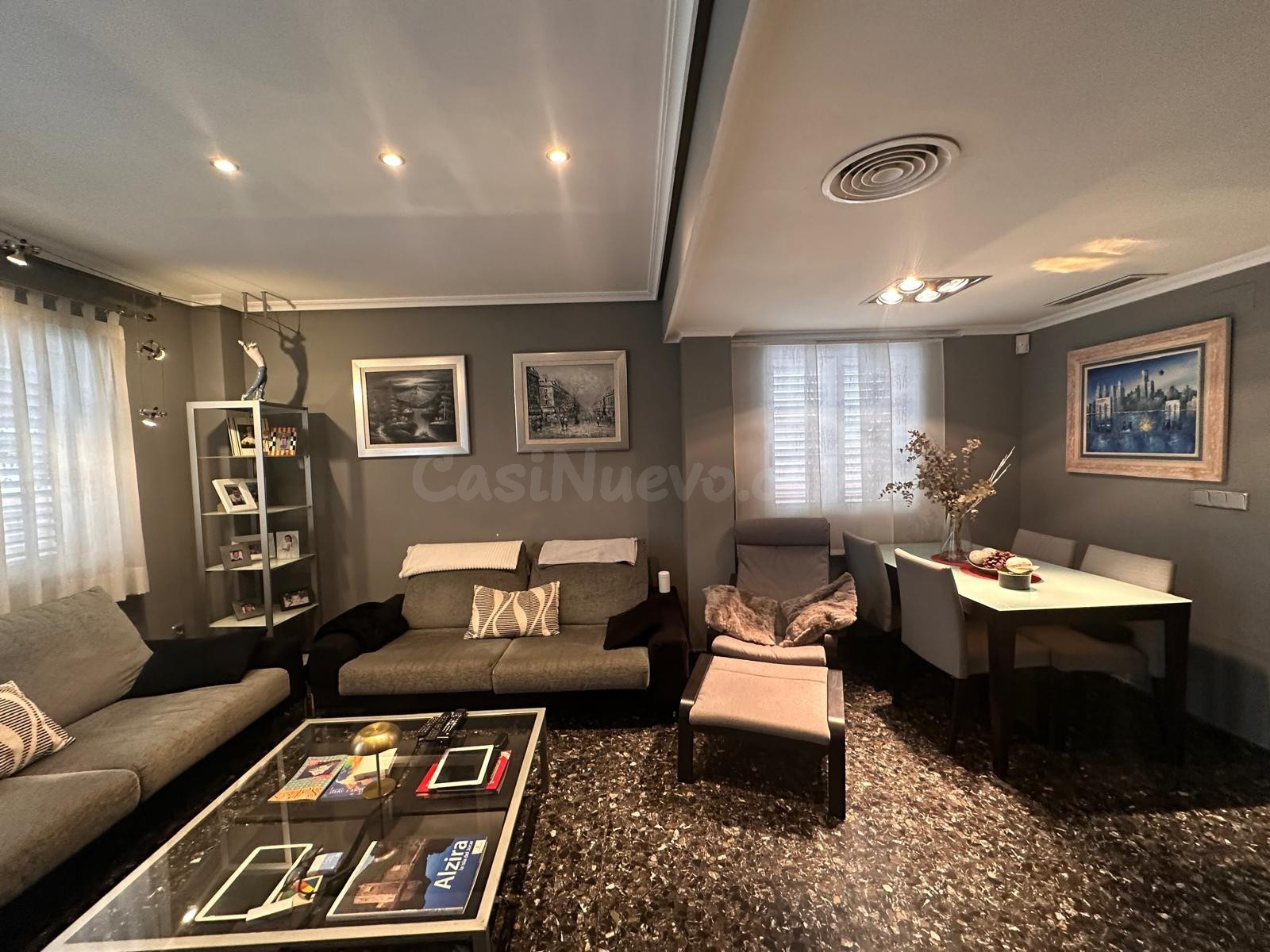 SE VENDE ADOSADO ESQUINERO EN ZONA MUY TRANQUILA