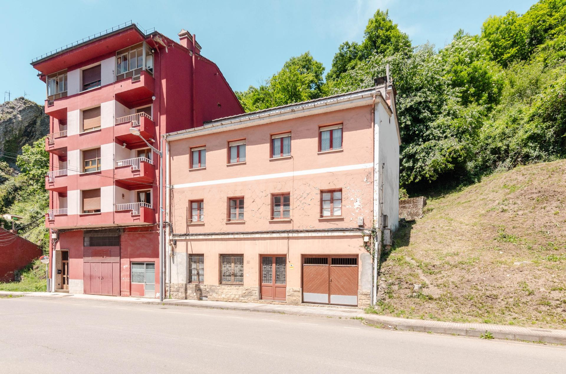 EDIFICIO CON GRAN POTENCIAL DE INVERSIÓN EN CABAÑAQUINTA (ALLER)