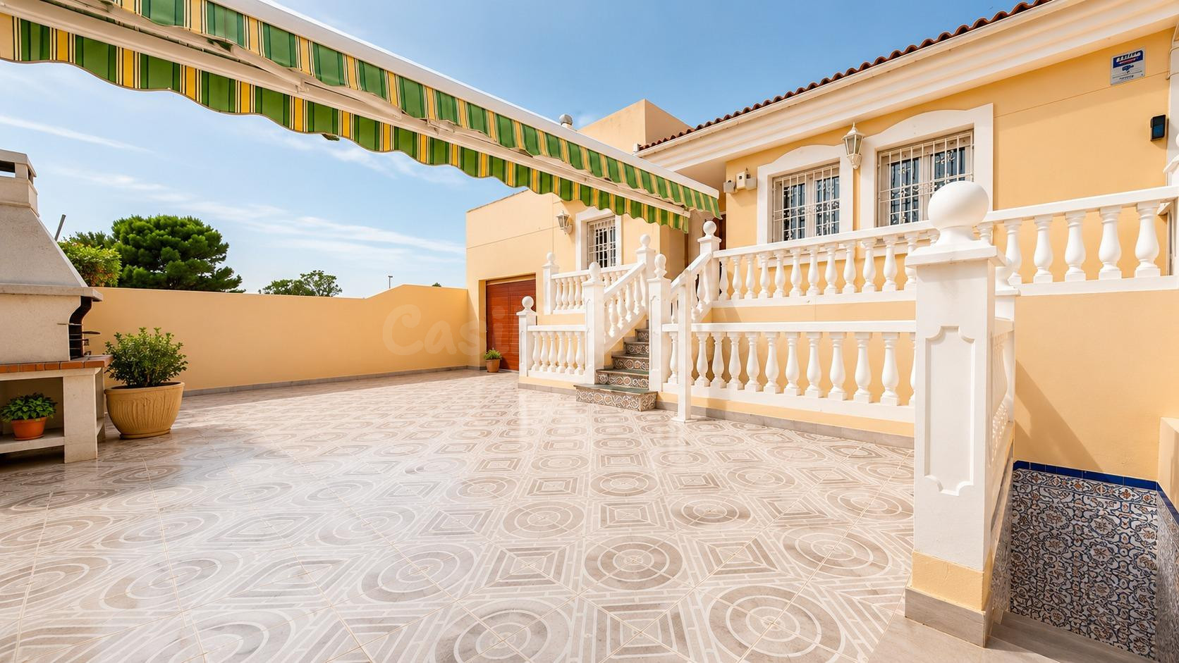 Espléndido Chalet en Retamar, Almería - Oportunidad Única po - foto 2