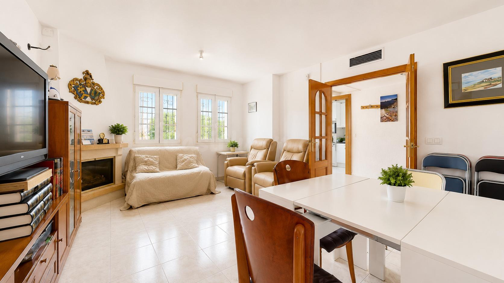 Espléndido Chalet en Retamar, Almería - Oportunidad Única po - foto 5