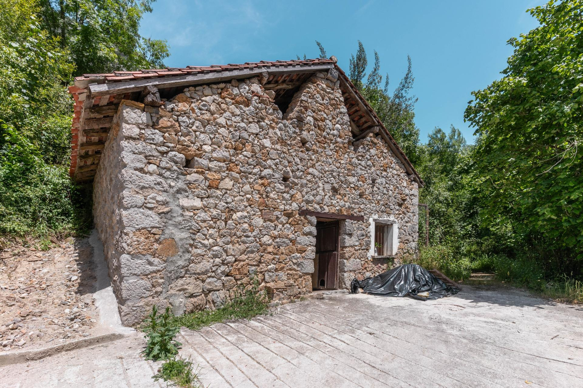 CABAÑA CON TERRENO TRESCARES