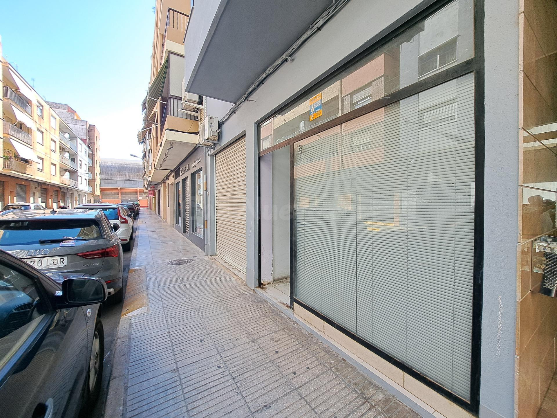 Local comercial en alquiler, zona Avda Luis Suñer! ¡El local perfecto para impulsar tu negocio en una ubicación estratégica!