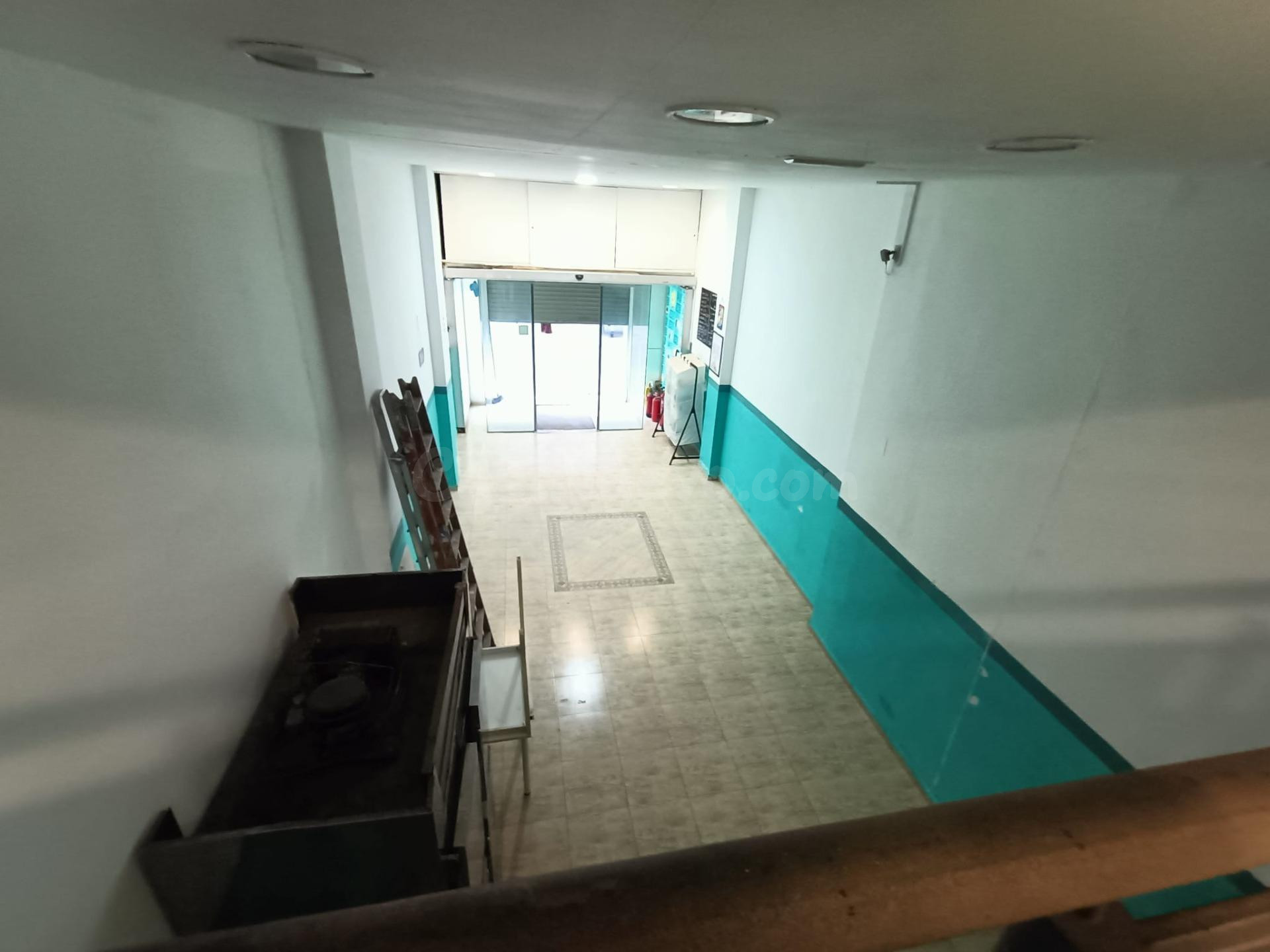 Local con muchas posibilidades junto a Meridiana