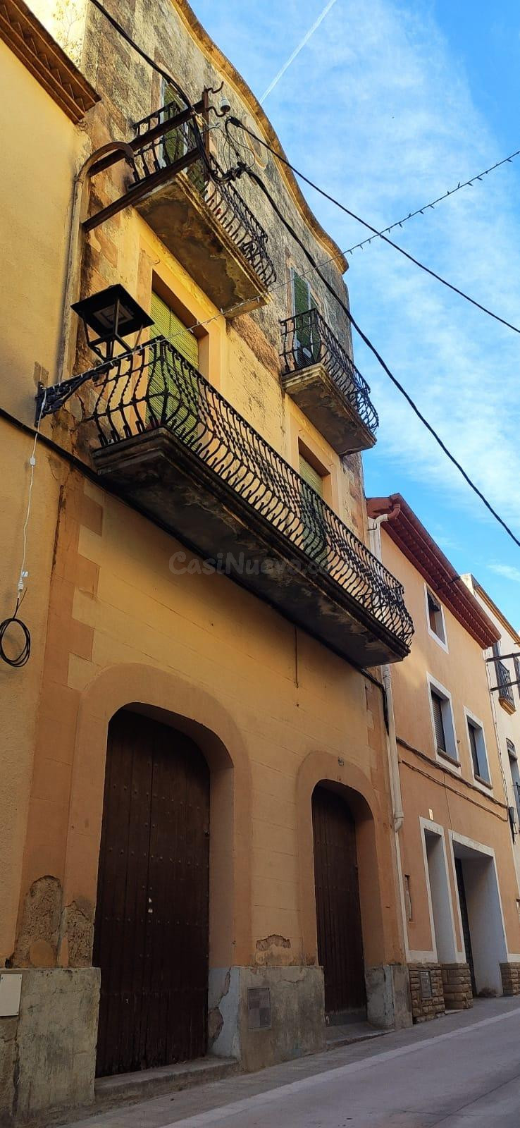 Casa señorial, de finales de S.XIX ,con 316 m2, en el corazón de La Riera de Gaià. Ocasión proyecto rehabilitación.