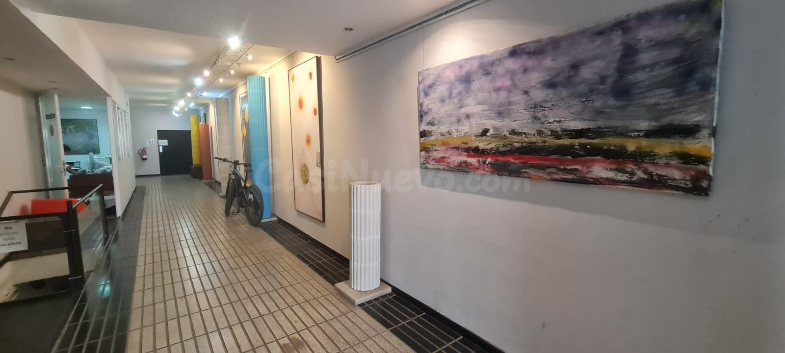 ÚNICO Y DIFERENTE. LOCAL COMERCIAL EN LA ZONA DE LESSEPS CON JARDÍN PRIVADO INTERIOR