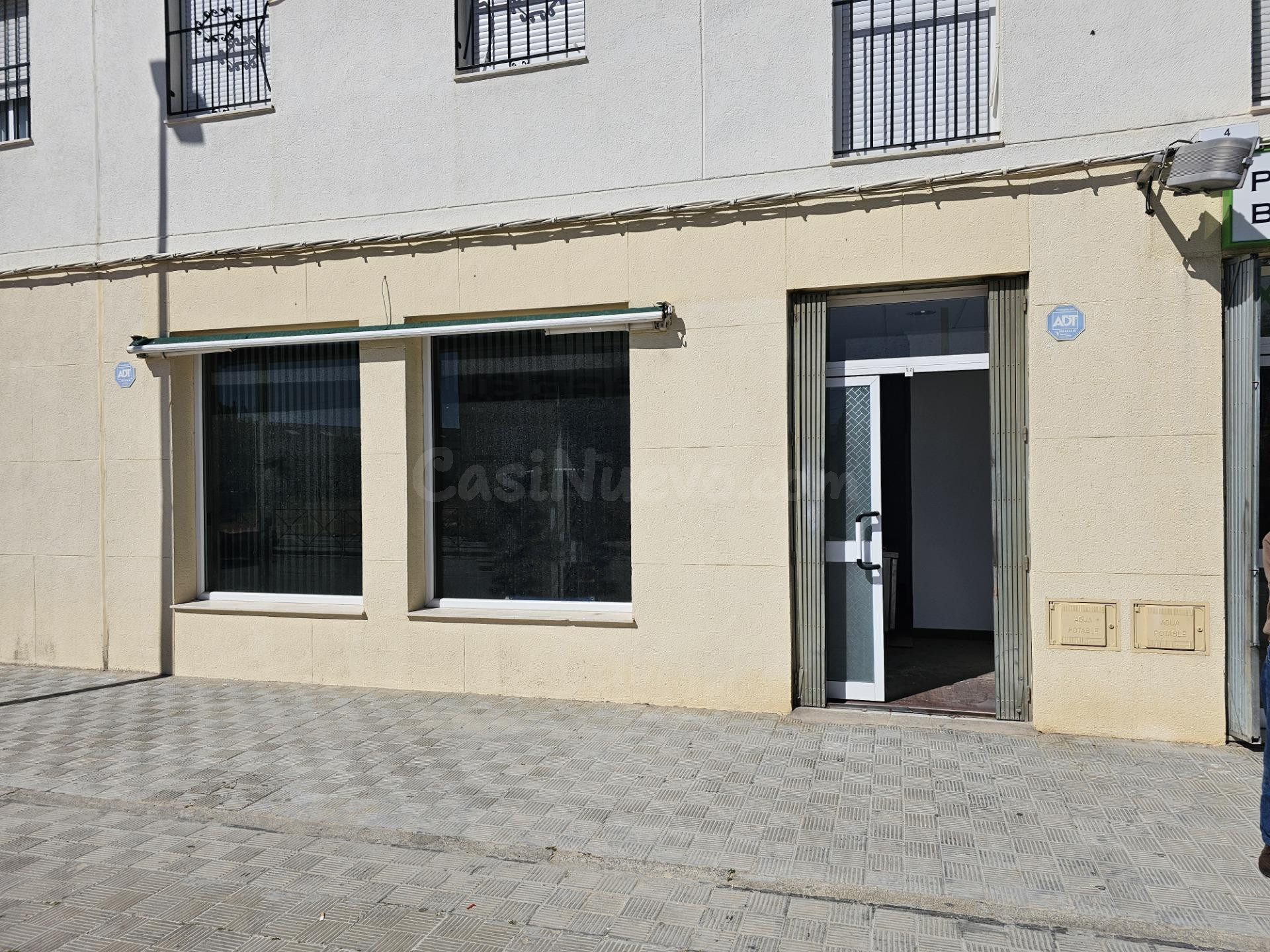 Amplio Local Comercial en Marchena: Travesía San Ignacio