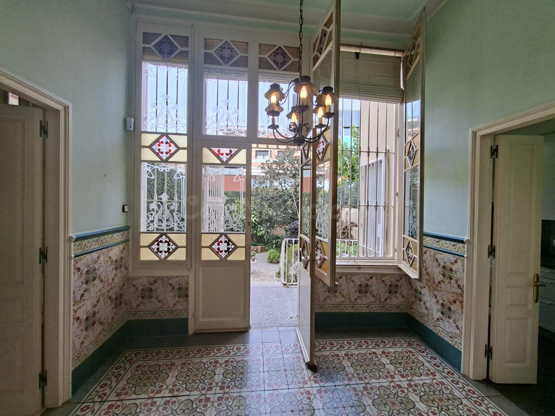 EMPLAZE SU EMPRESA EN UNA EMBLEMÁTICA FINCA MODERNISTA CATALOGADA