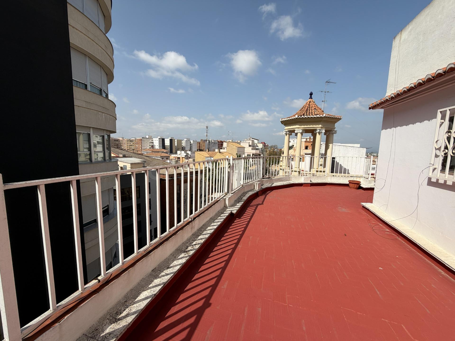 Ático en venta en el centro de Alzira - foto 4