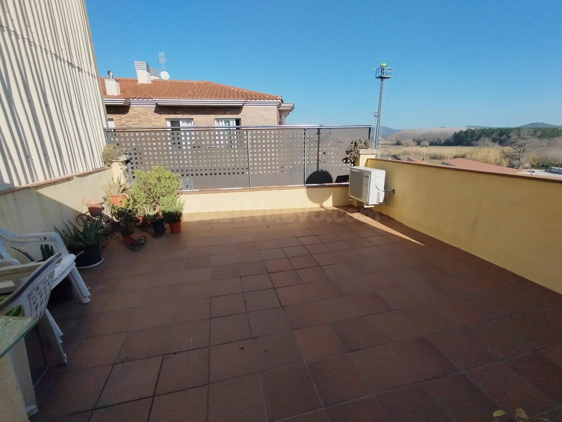 CASA ADOSADA EN VENTA  EN PALAFOLLS