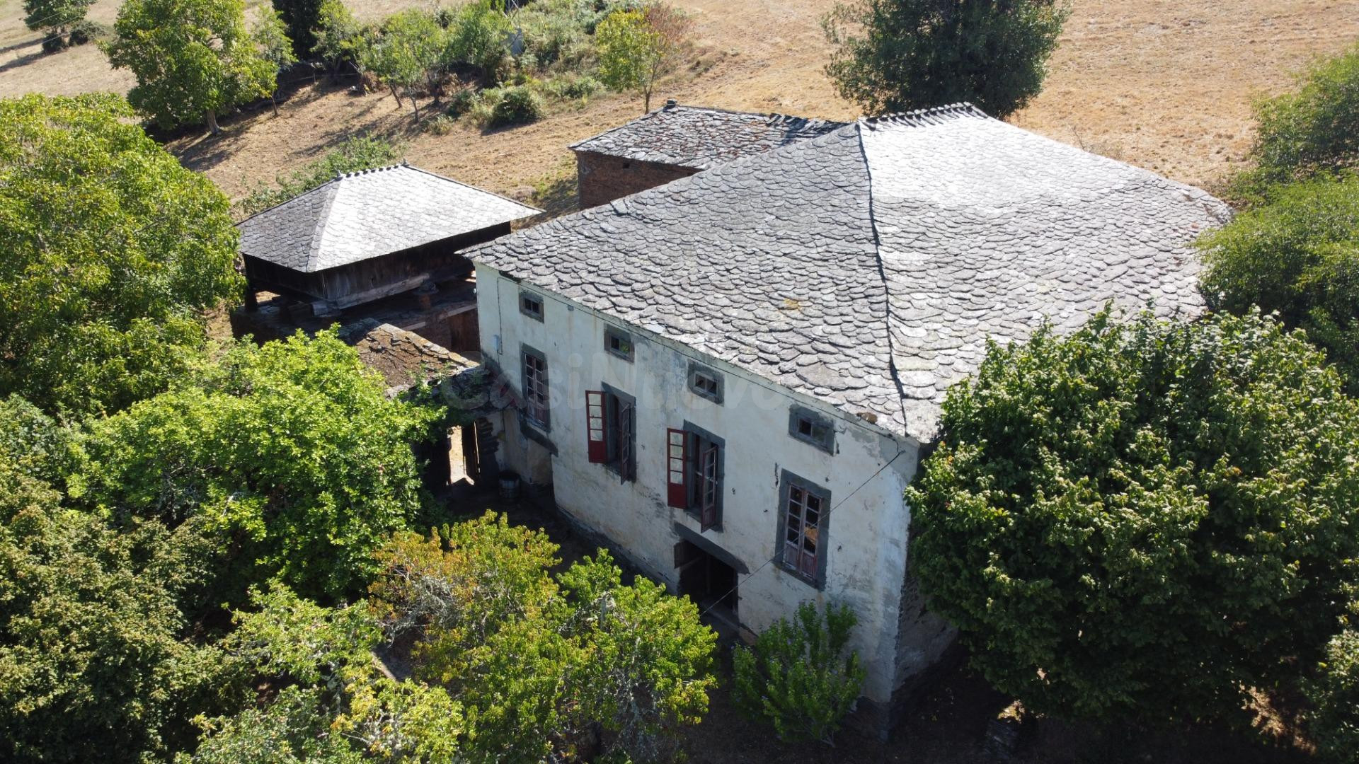 CASA DE RÚA · Una casona histórica asturiana con más de 10.000 m2 de finca