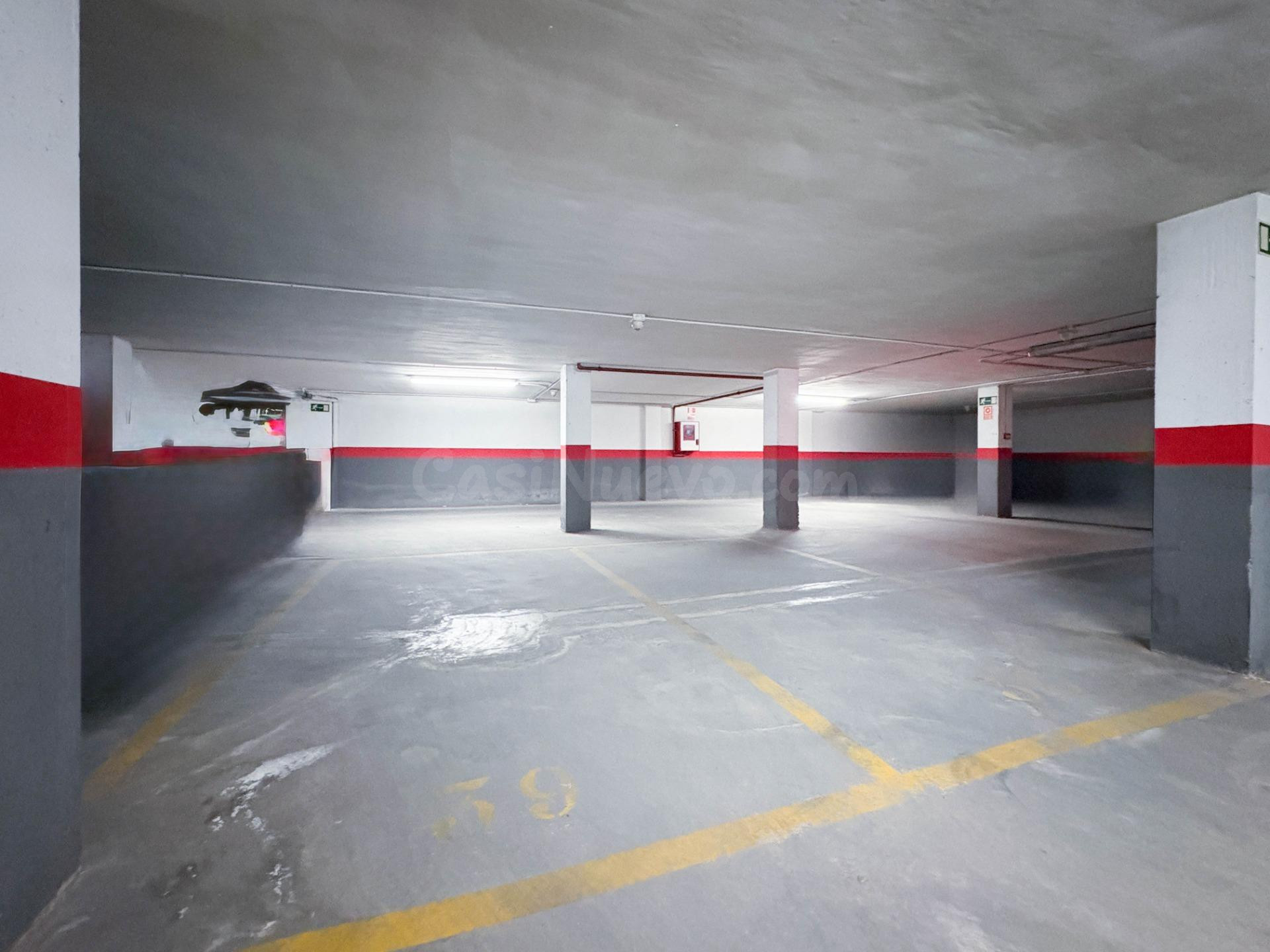 AMPLIA PLAZA DE GARAJE PARA SUV, BERLINA O COCHE Y MOTO JUNTO AL PARC CENTRAL DE TORRENTE