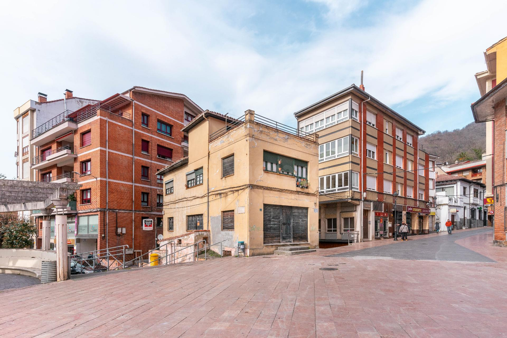 EDIFICIO EN VENTA EN EL CENTRO DE  MOREDA