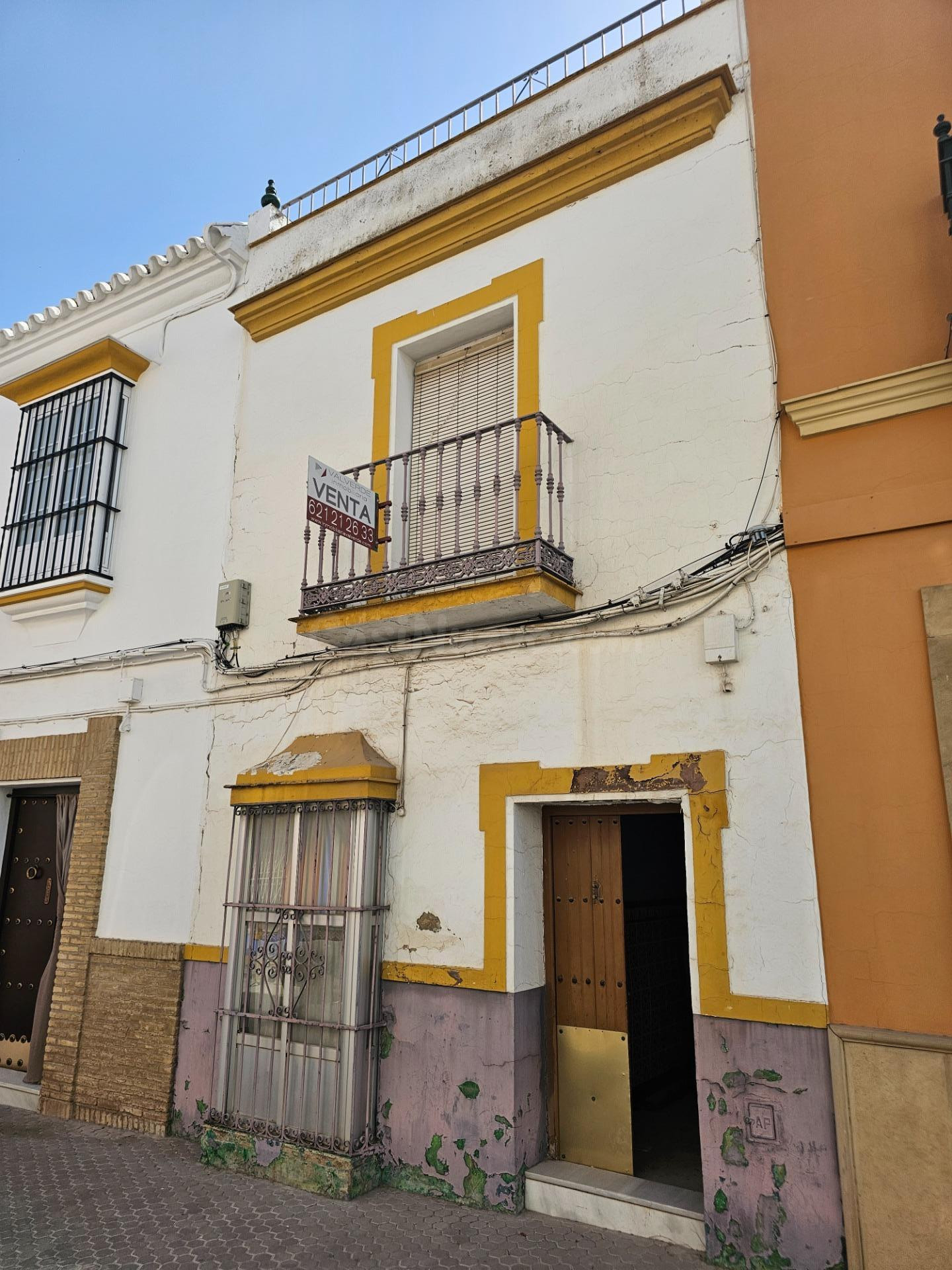 ¡Oportunidad Única en el Corazón de Marchena! ✨
