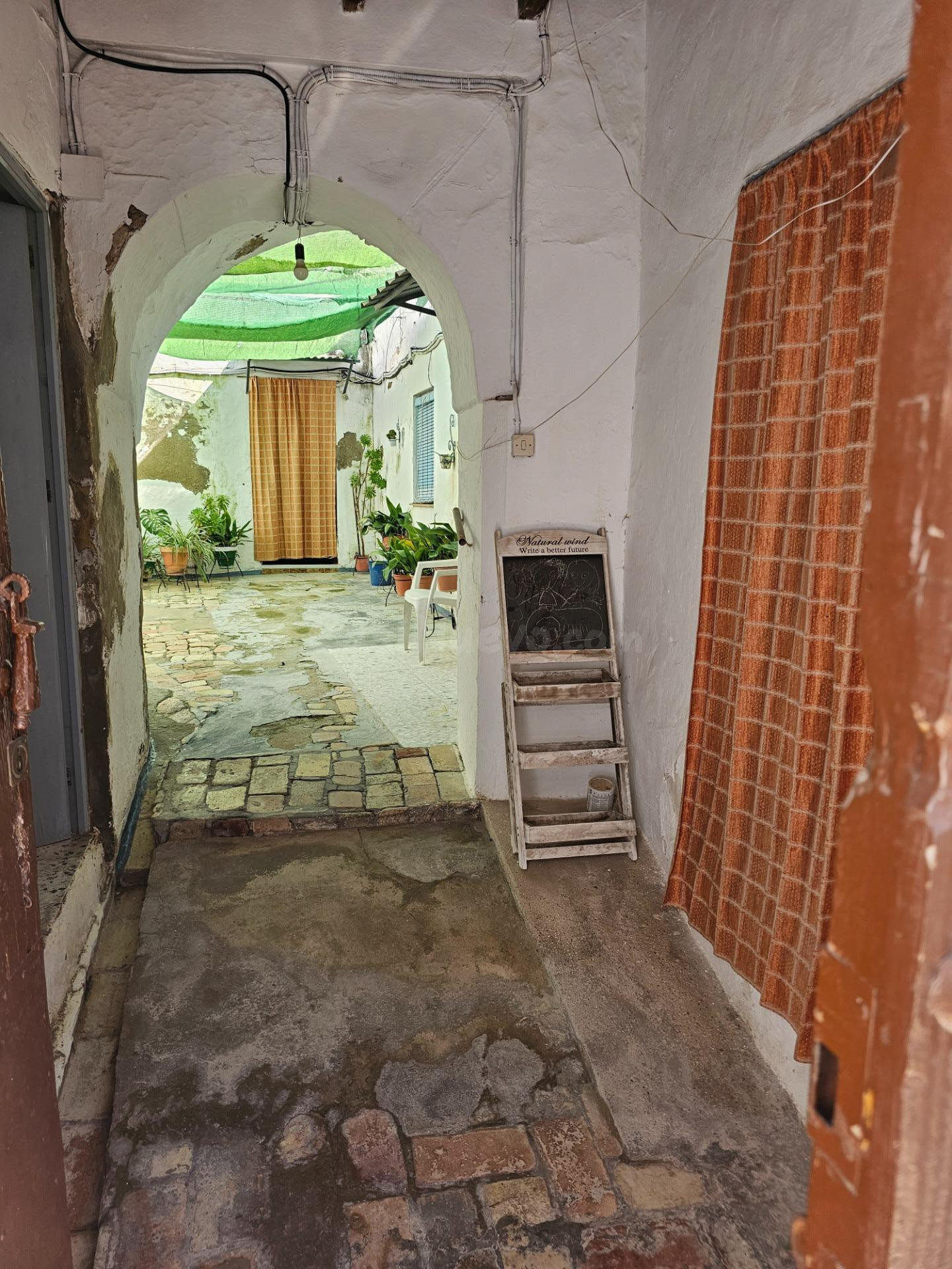 CASA CON AMPLIOS EXTERIORES EN BARRIO SAN MIGUEL - foto 2