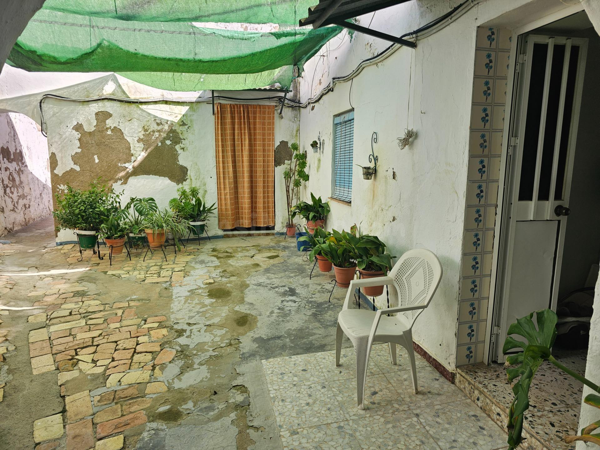 CASA CON AMPLIOS EXTERIORES EN BARRIO SAN MIGUEL - foto 4