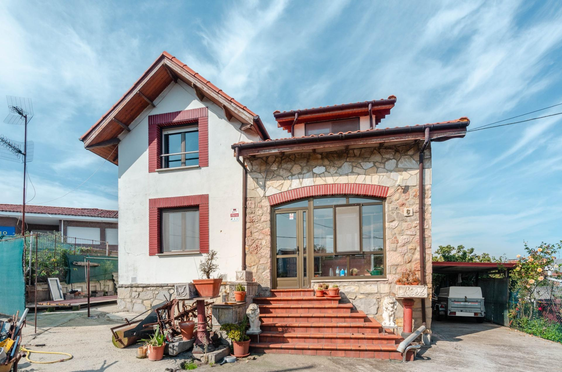 CASA CON 1.600 m2 DE PARCELA URBANA EN JARDÍN DE CANTOS, AVILÉS