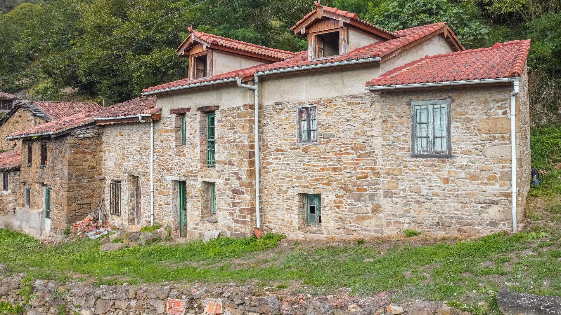 Un mirador a las montañas en el Valle de Turón, Mieres