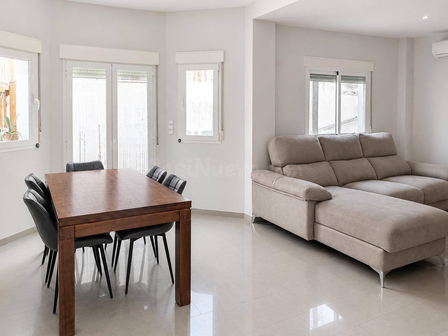 Casa con patio y piscina en una zona muy tranquila de Dúrcal