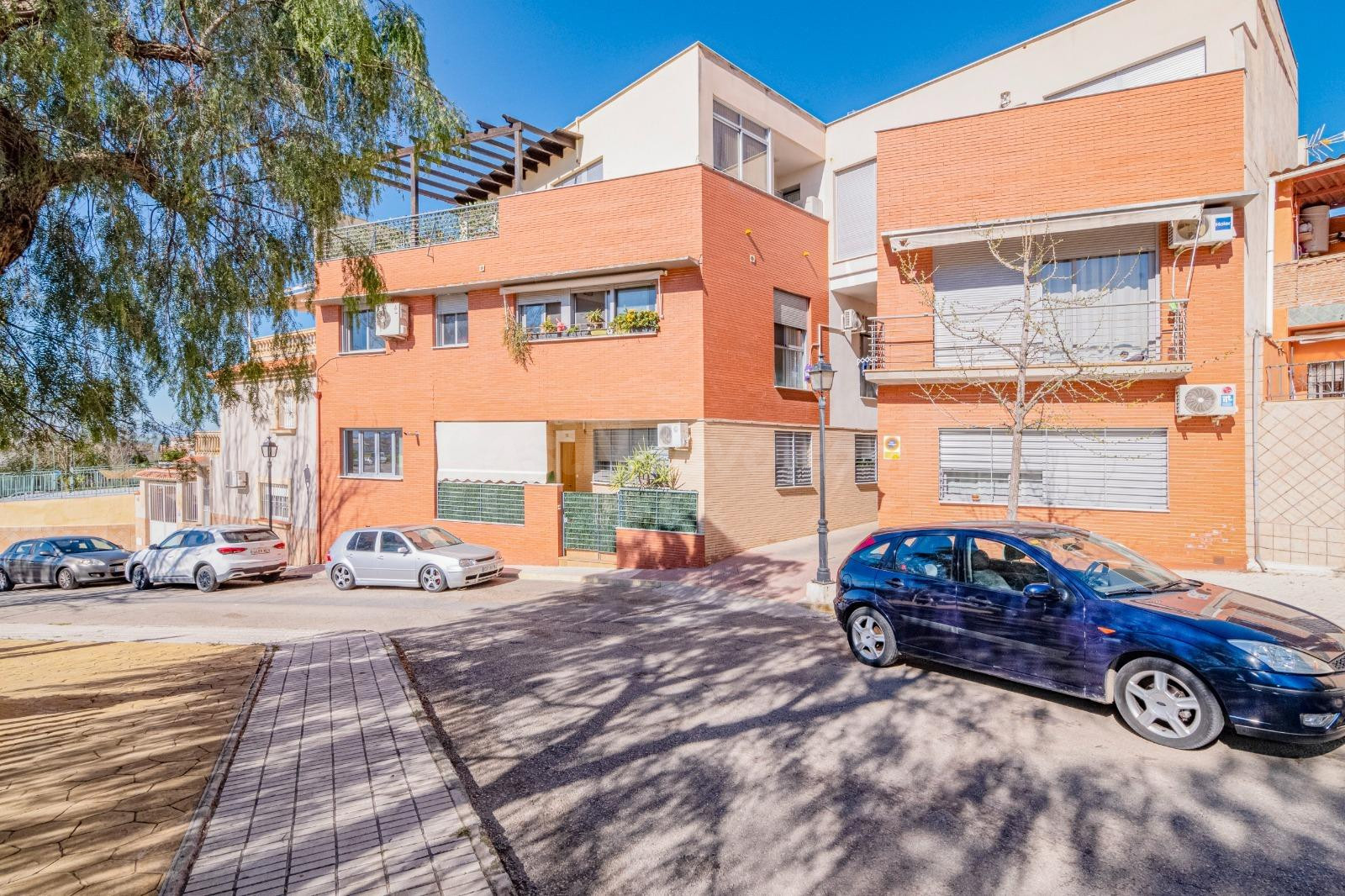 PISO EN PELIGROS: 3 DORMITORIOS,2 BAÑOS, PATIO, ASCENSOR,GARAJE Y TRASTERO