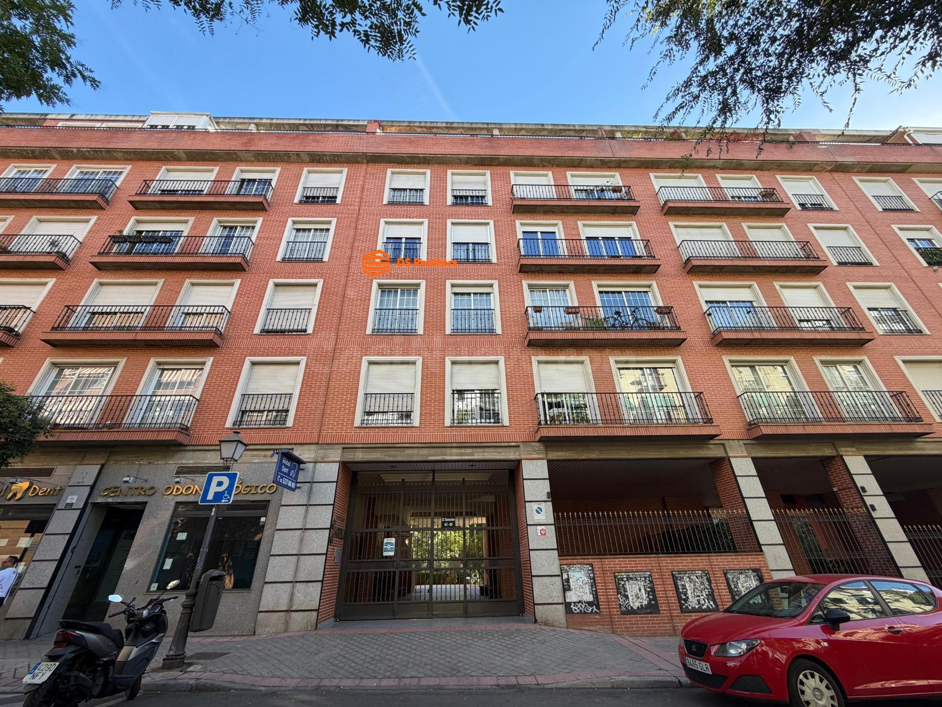 ESPECTACULAR ÁTICO CON GRAN TERRAZA, PISCINA, GARAJE Y TRASTERO JUNTO A ATOCHA