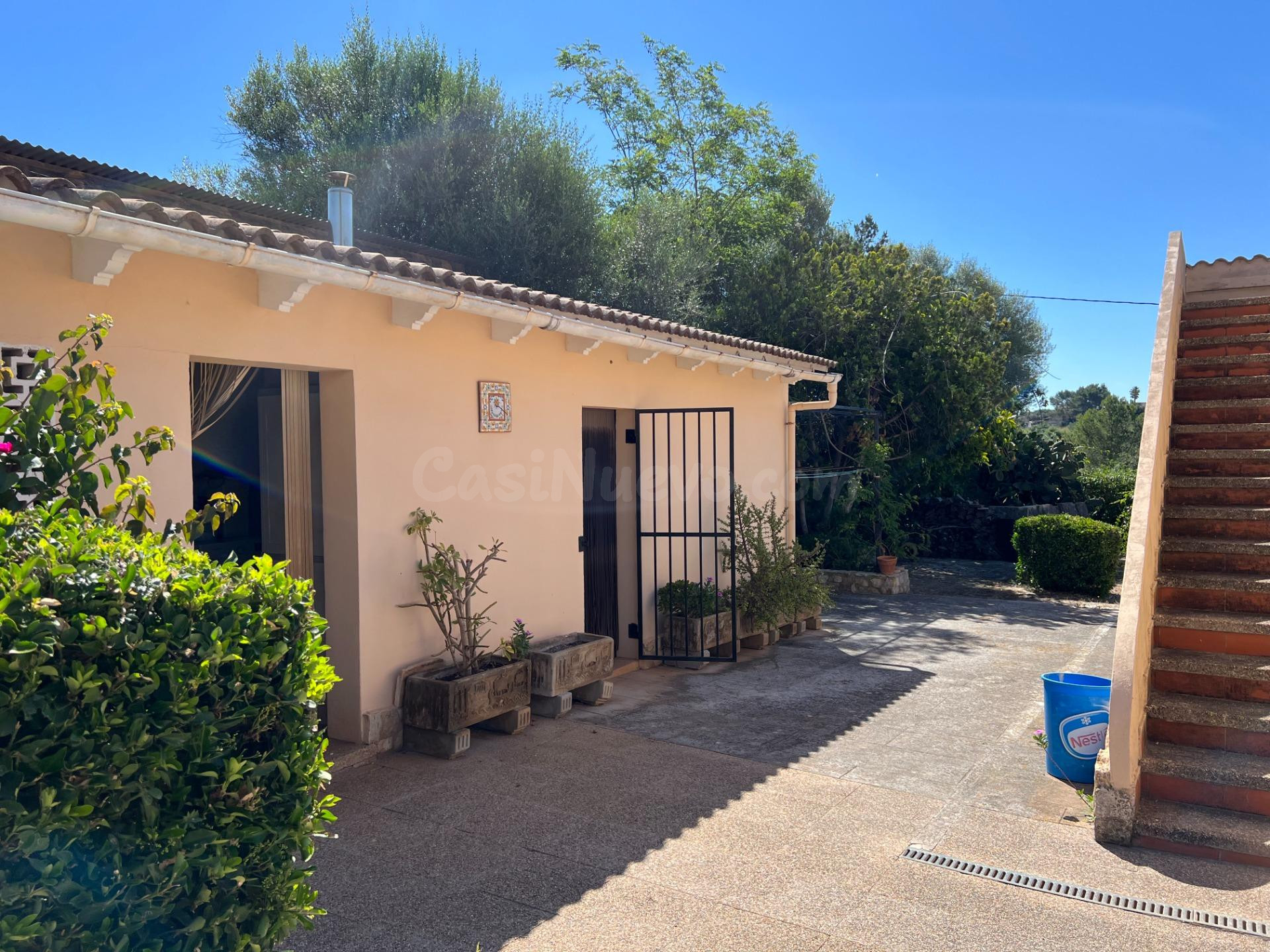 Finca rústica con apartamento independiente y vistas a la Serra de Tramuntana – Inca